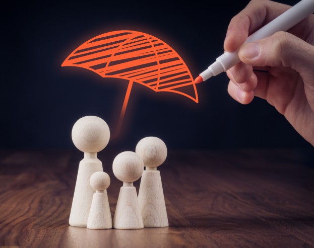 Famille sous un parapluie