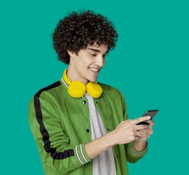 Jeune avec son smartphone